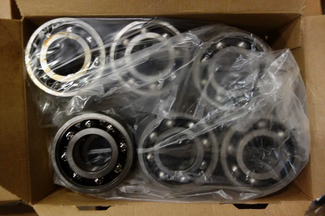 LOT OF 8 BOXES OF SKF ROLLER BEARINGS - BEARINGS
