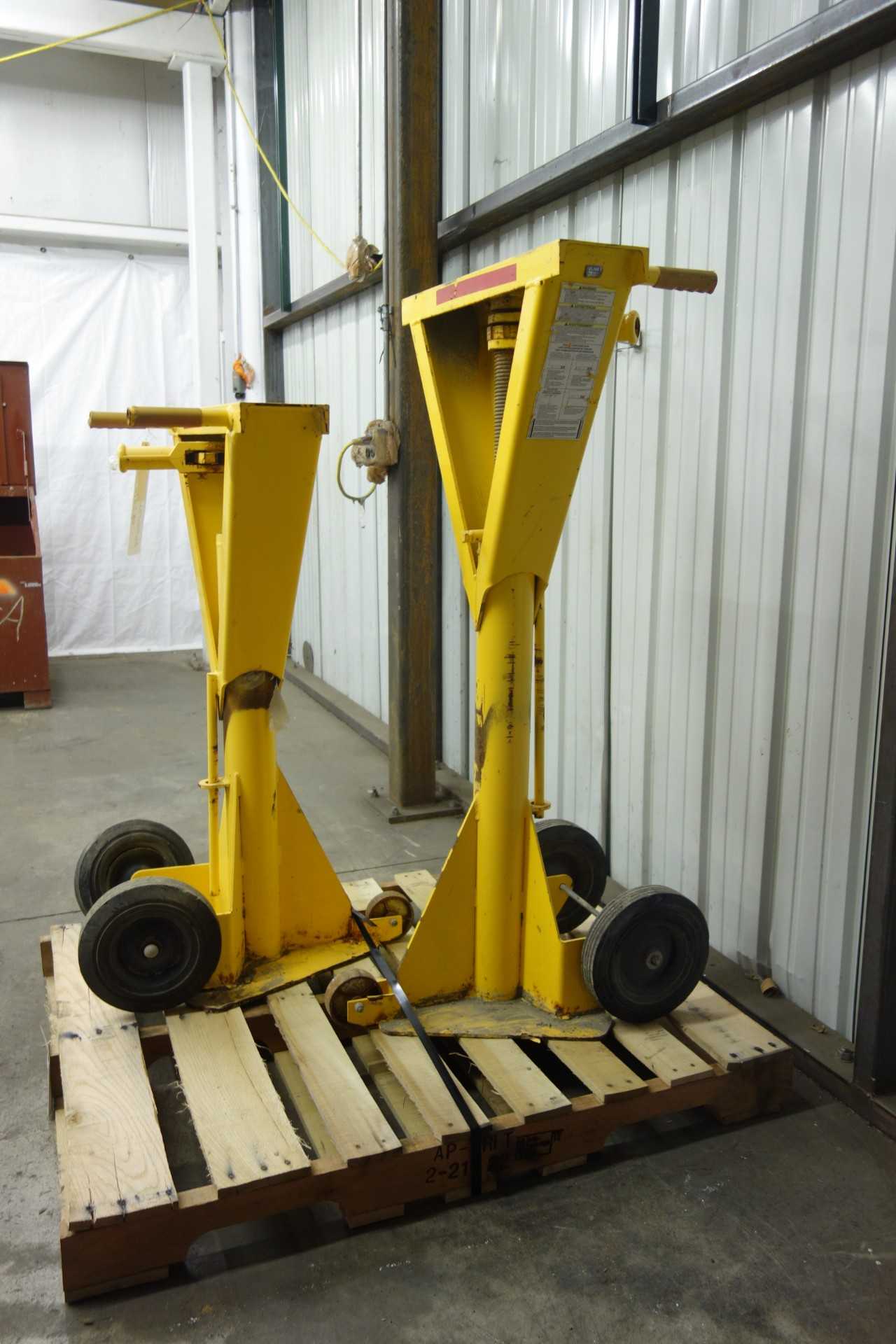 LOT OF 2 TRAILER STABILIZING JACKS - TRAILERS