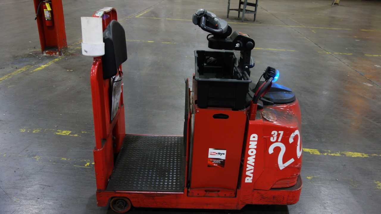 RAYMOND 8610 24V-DC 1500LBS TOW TRACTOR (FULLY OPERATIONAL - DOES NOT INCLUDE CHARGER) - MATERIAL HANDLING