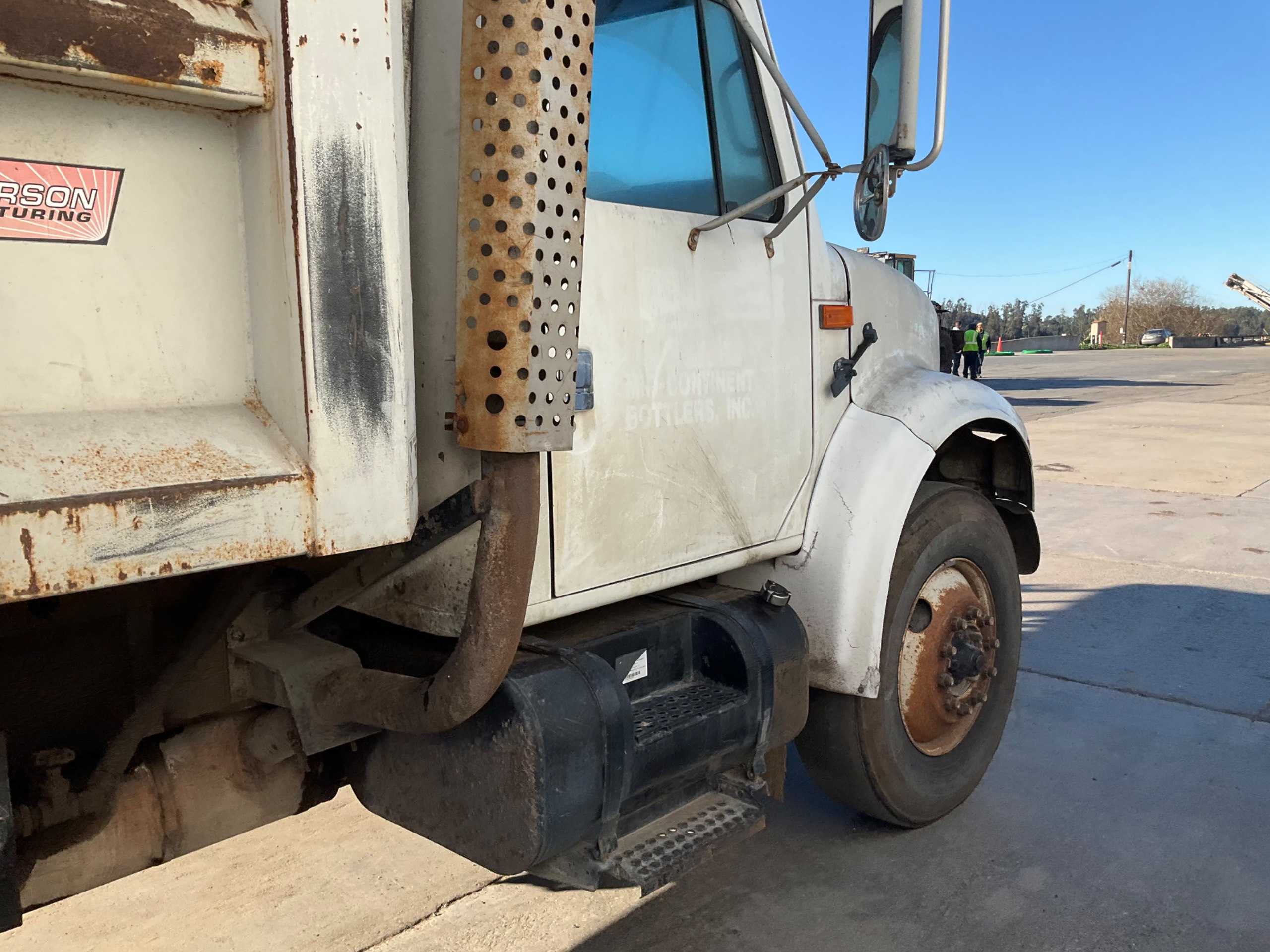 1993 INTERNATIONAL 4900 DUMP TRUCK