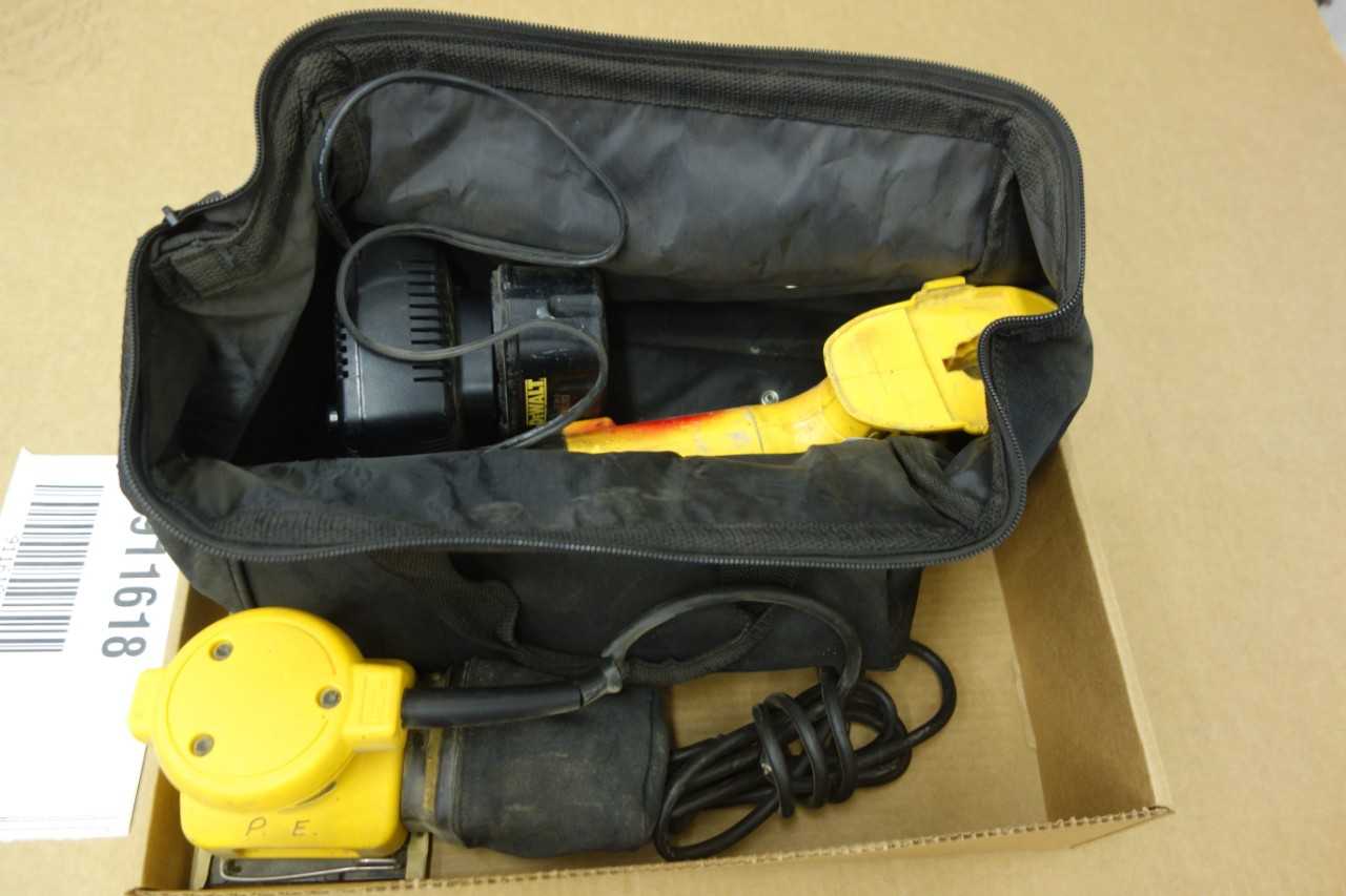 LOT OF DEWALT POWER TOOLS - ELECTRIC POWER TOOLS