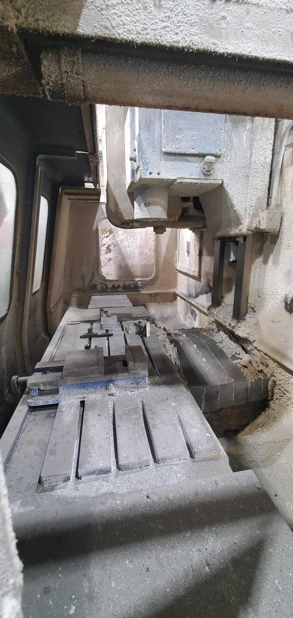 1995 Kia V45 CNC Machine - CNC MACHINING CENTERS