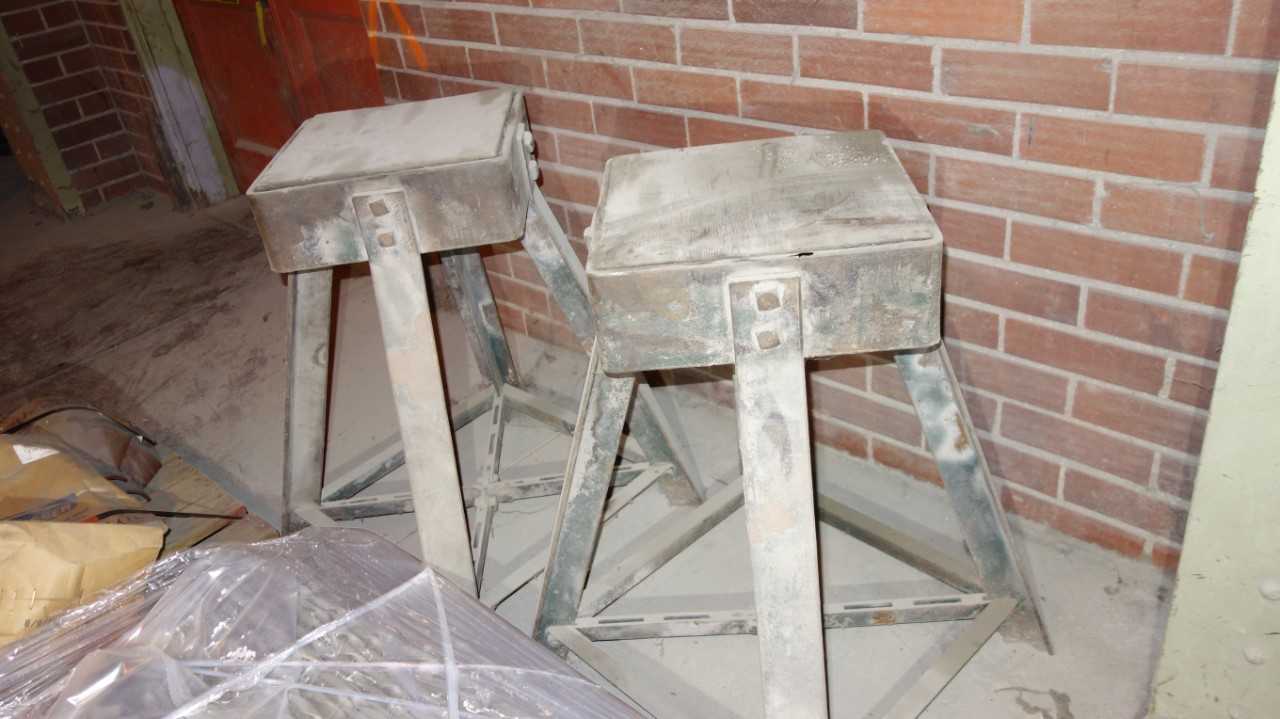 LOT OF 6 ASSORTED STEEL STAND - MISCELLANEOUS