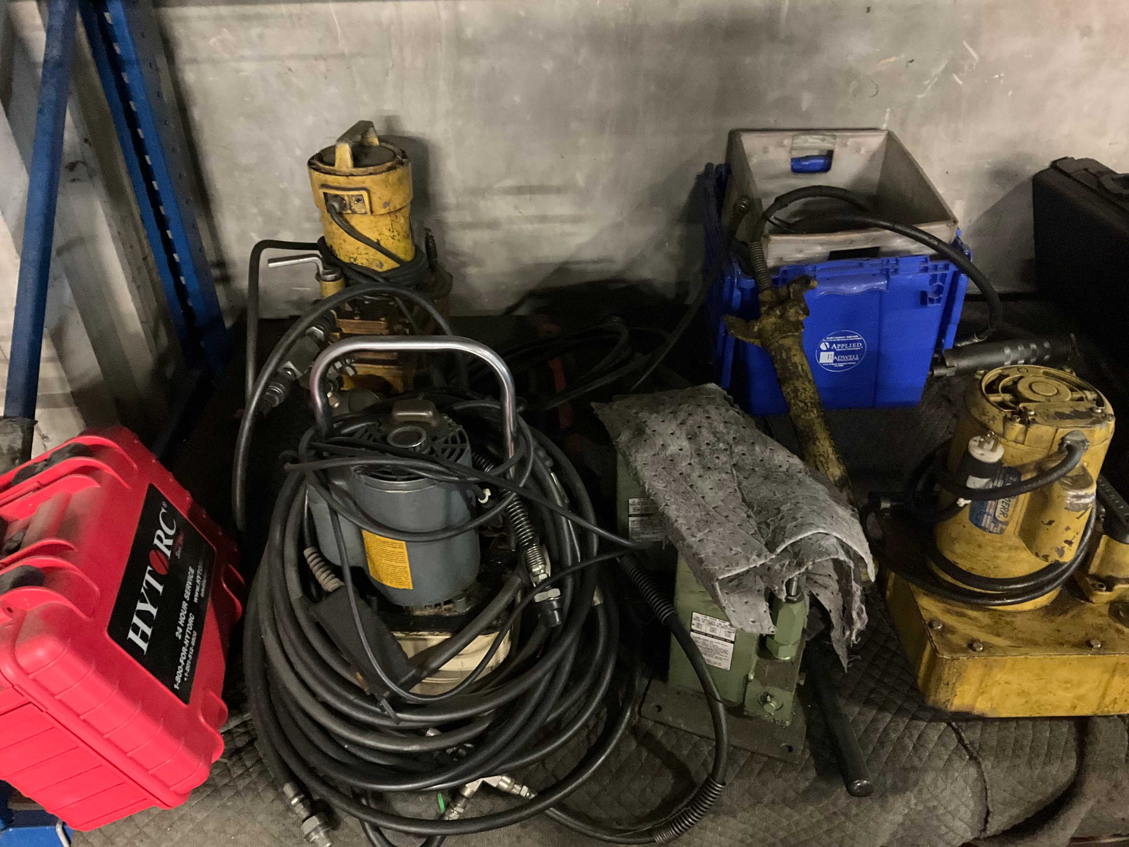 LOT OF HYDRAULIC JACKS AND POWER UNITS - HYDRAULIC PARTS & ACCESSORIES