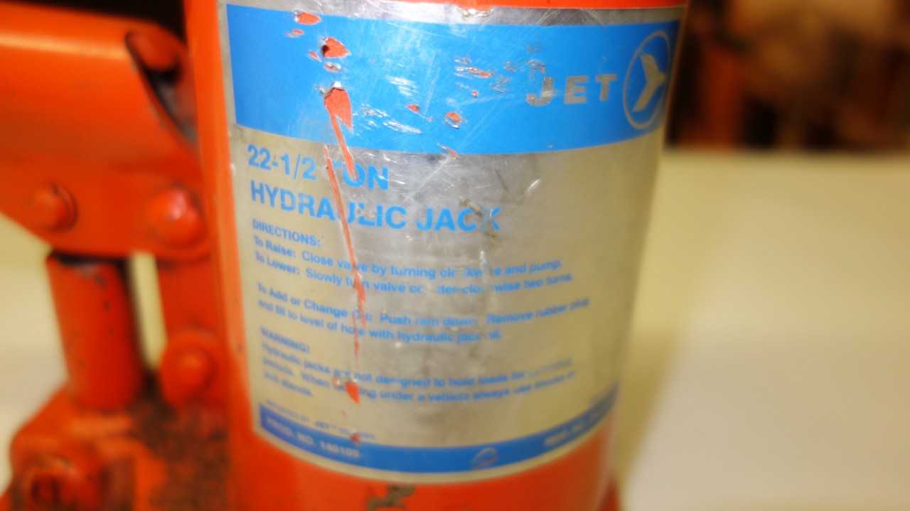 LOT OF ASSORTED HYDRAULIC JACKS, 8 TO 22-1/2 TON, JET - HAND TOOLS