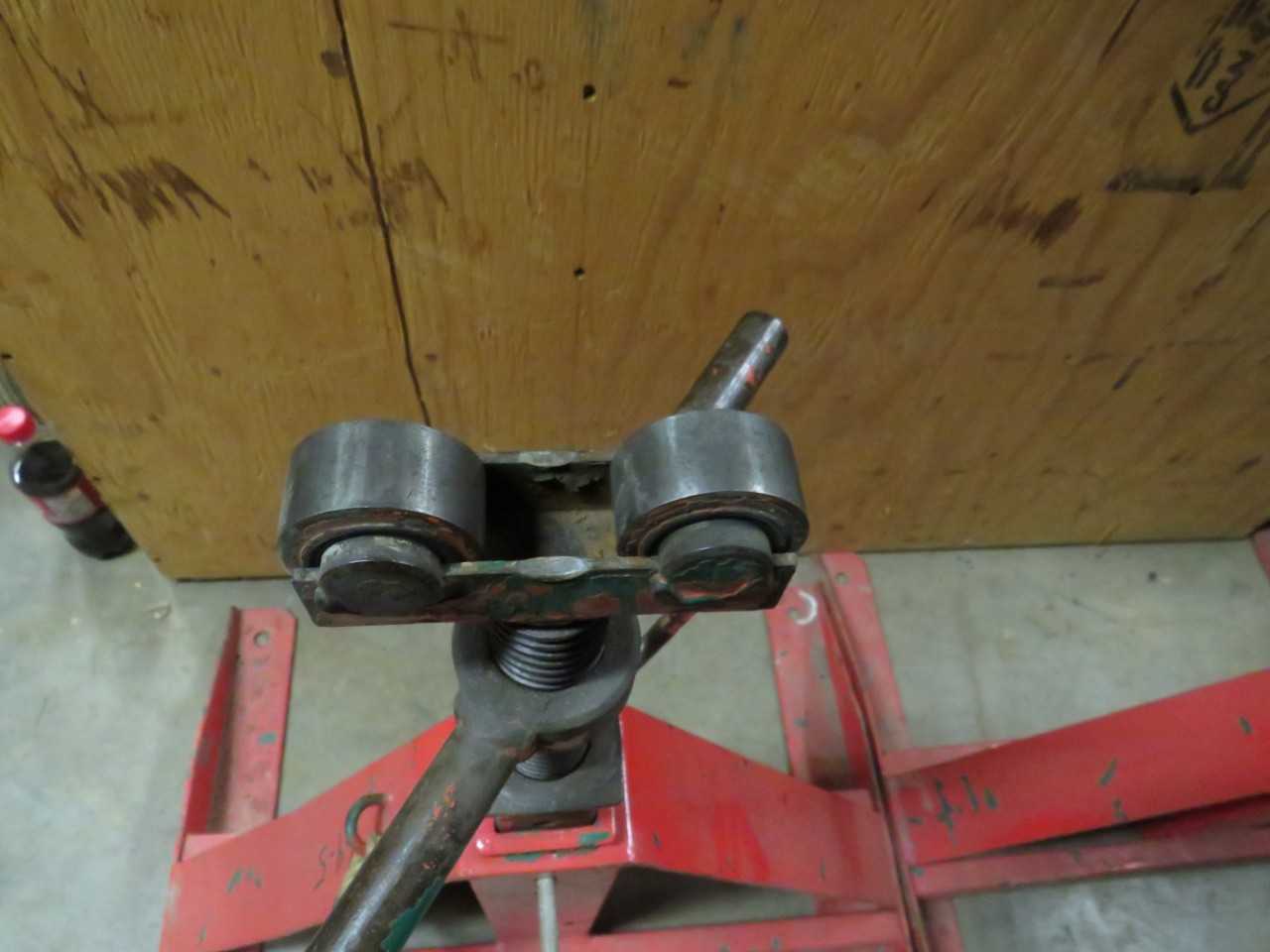 LOT OF 2 GREENLEE 683 SCREW TYPE JACK - ELECTRIC POWER TOOLS