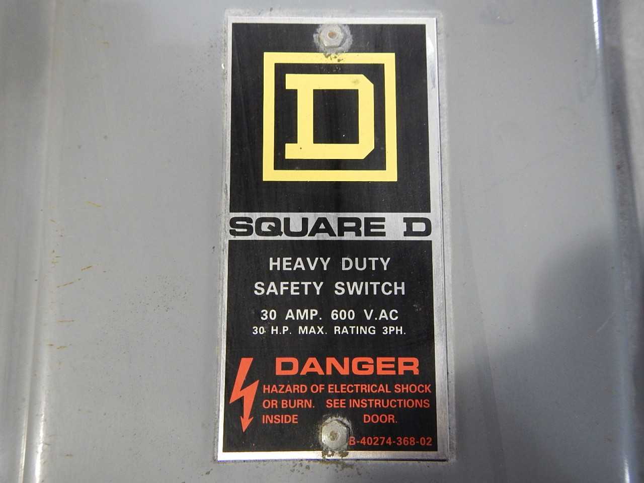 30 Amp Square-D Safety Switch - DISCONNECT SWITCHES