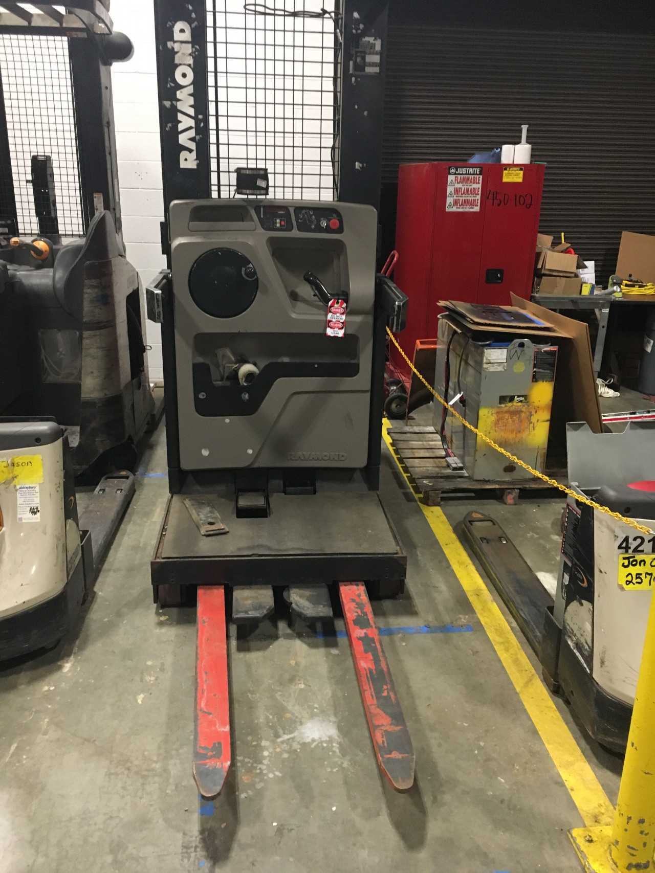 1997 Raymond  EASI-OPC30TT ORDER PICKER, Enfield, CT - ORDER PICKER