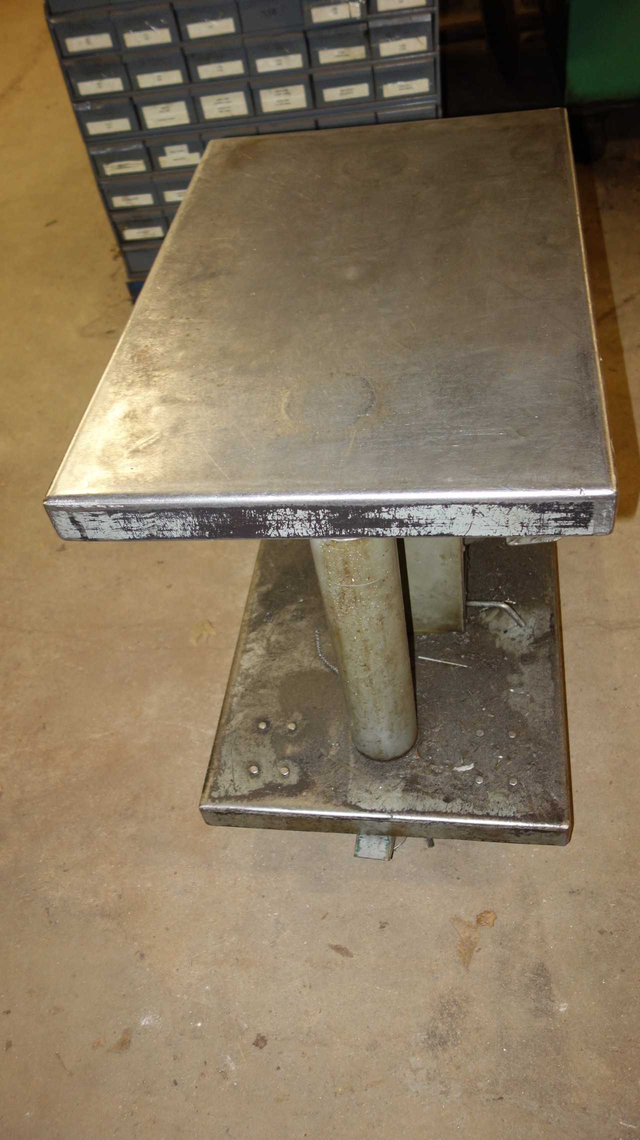 LEXCO HT-500-FR 500LB 30-48IN MOBILE HYDRAULIC LIFT TABLE - LIFT CART