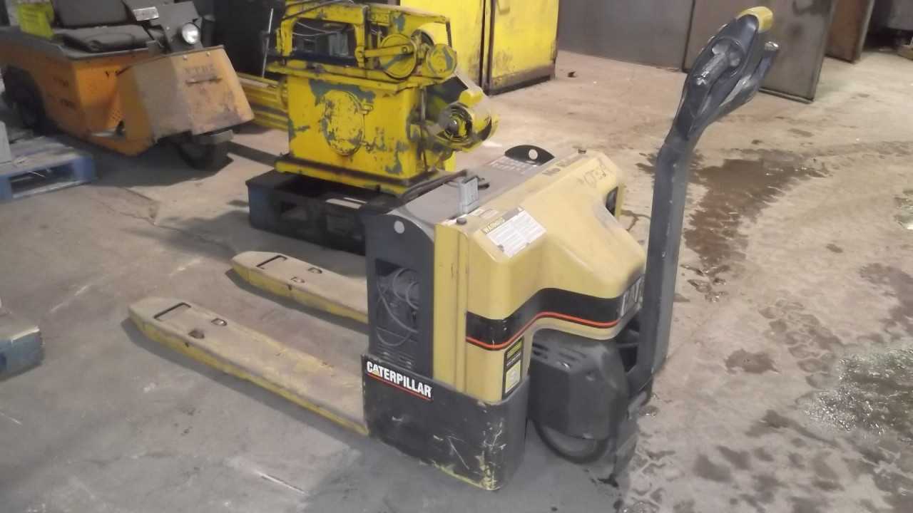 Caterpillar Pallet Jack - MANUAL PALLET JACKS