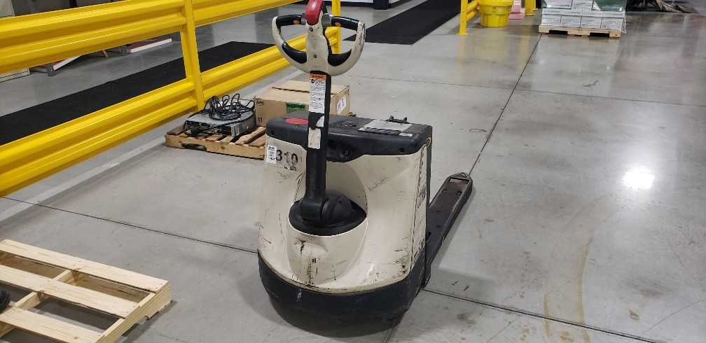 2005 Crown WP2335-45 walkie pallet jack Grove City OH - MANUAL PALLET JACKS 2005 Crown WP2335-45 walkie pallet jack Grove City OH - MANUAL PALLET JACKS