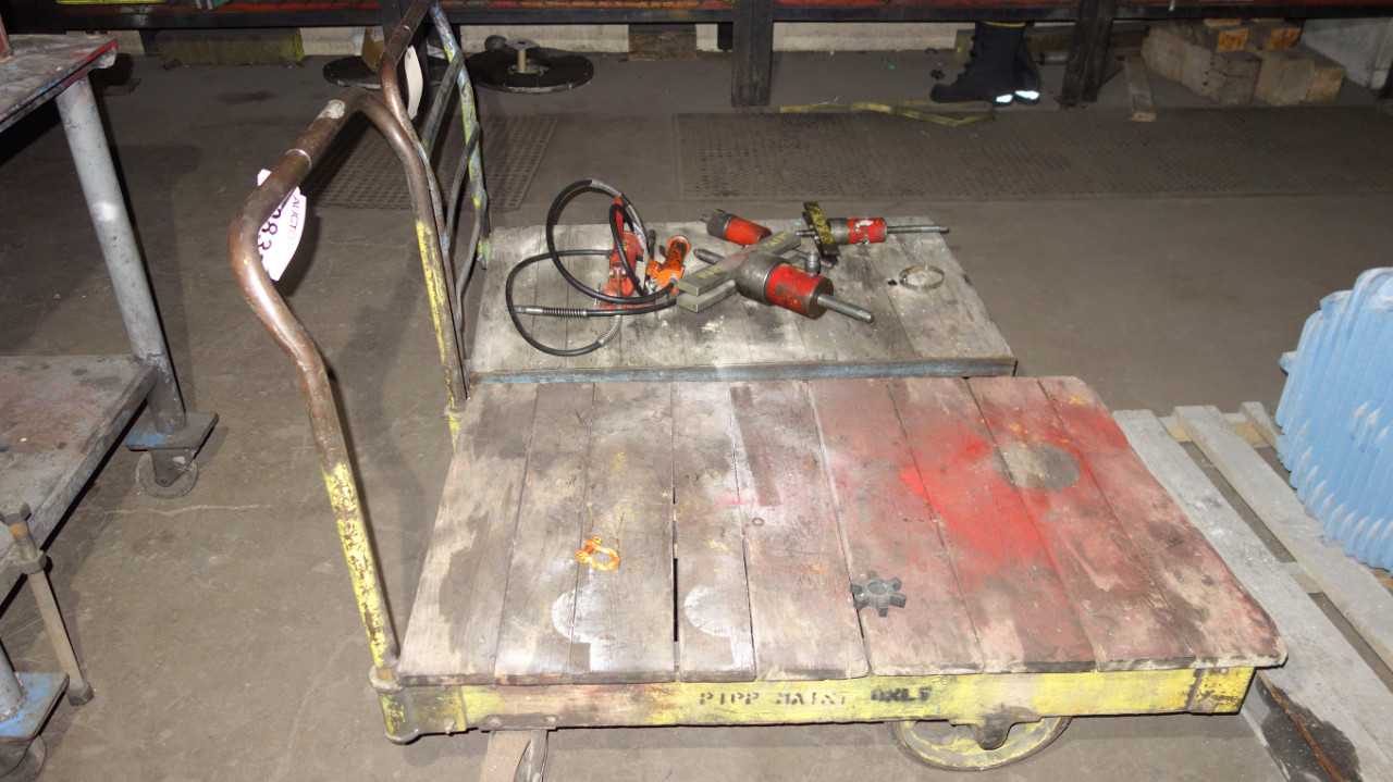 LOT OF 2 ROLLER CARTS (CONTENTS NOT INCLUDED) - MISCELLANEOUS