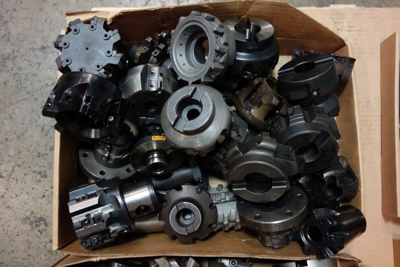 LOT OF ASSORTED SURFACE MILLS AND CUTTERS - SANDVIK, KOMET, KENNAMETAL - MACHINING ACCESSORIES & TOOLING
