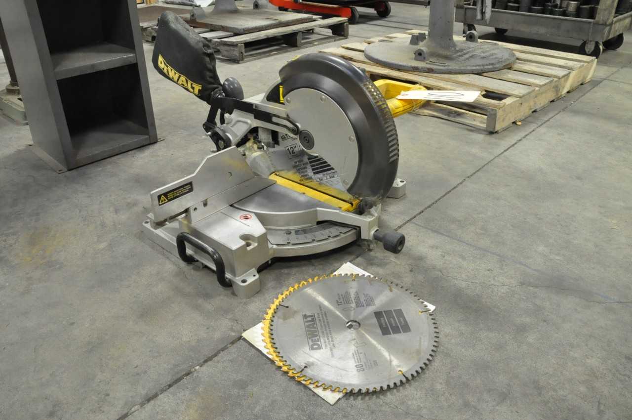 DeWalt Mitre Saw - ELECTRIC POWER TOOLS
