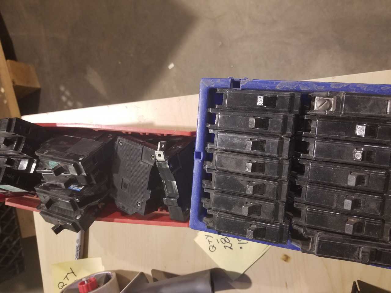 15 AMP CIRCUIT BREAKER (QTY 50) - CIRCUIT BREAKERS