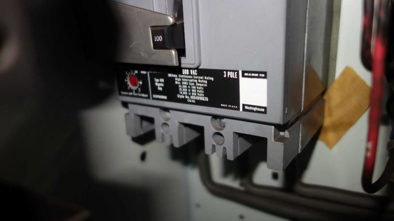 X4 VERTICAL SECTIONS OF WESTINGHOUSE MCC BUCKETS - MOTOR CONTROL CENTERS
