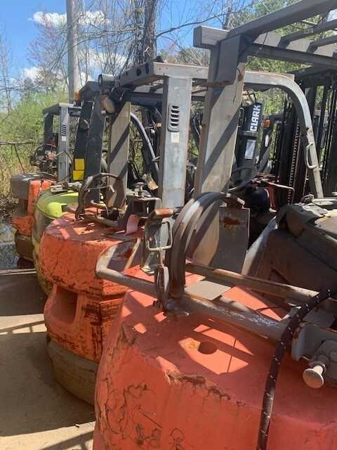 Lot of Lift Trucks - FORKLIFTS