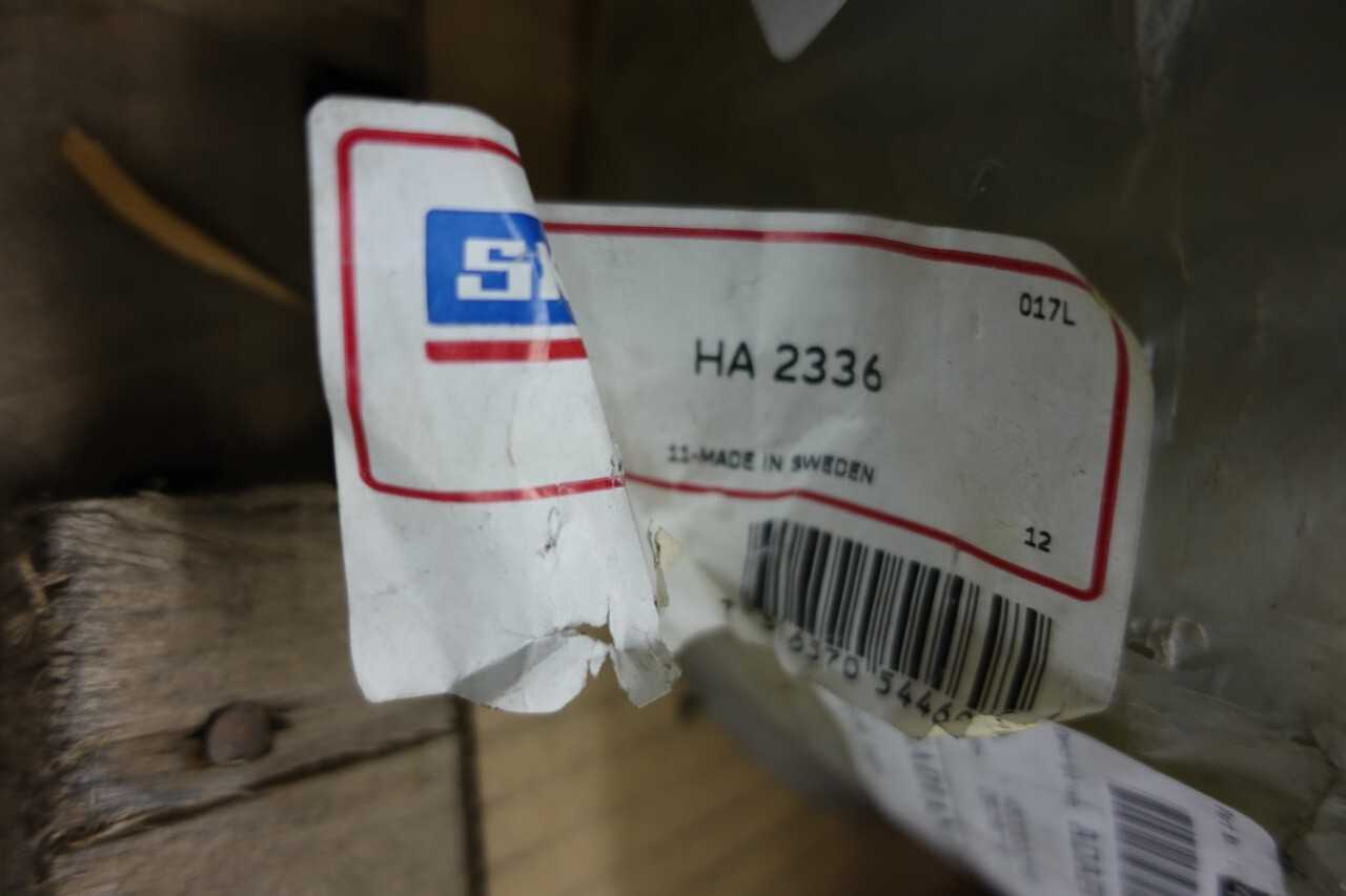PALLET OF ASSORTED BEARING ADAPTER SLEEVES - BEARINGS