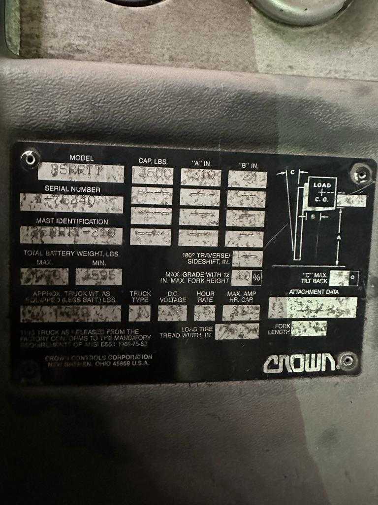 CROWN 35RRTT 3500LBS CAPACITY REACH FORKLIFT - FORKLIFTS