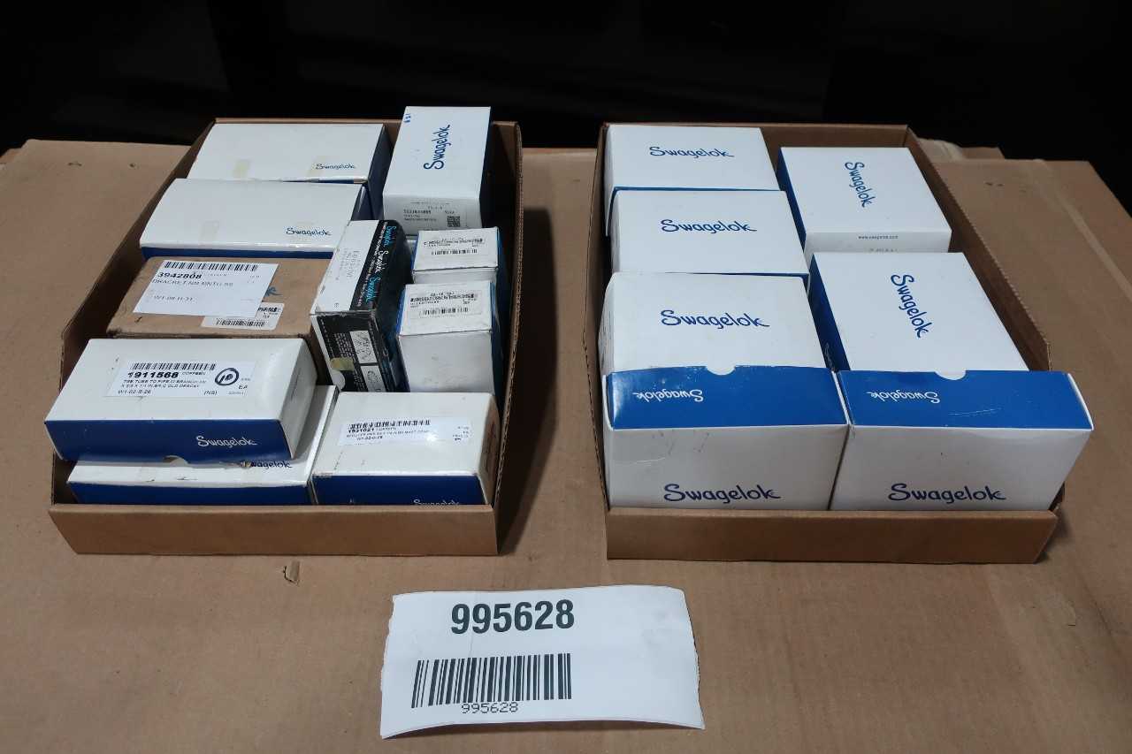 LOT OF ASSORTED SWAGELOK FITTINGS - PROCESS EQUIPMENT