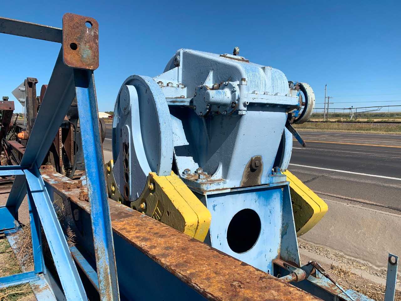 D228-64, cranks(2), Sampson post, equalizer (west side of pavement), weights(4), no pins  (I have 2 beams, 1 head, 2 equalizers that can fit to this unit - PALLET JACKS