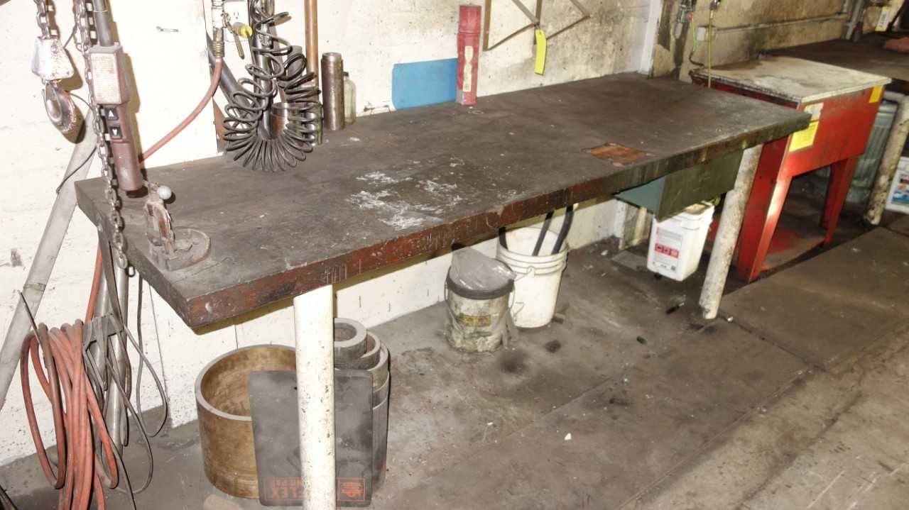 PROFESSIONAL TOOL WORK TABLE - TOOL STORAGE