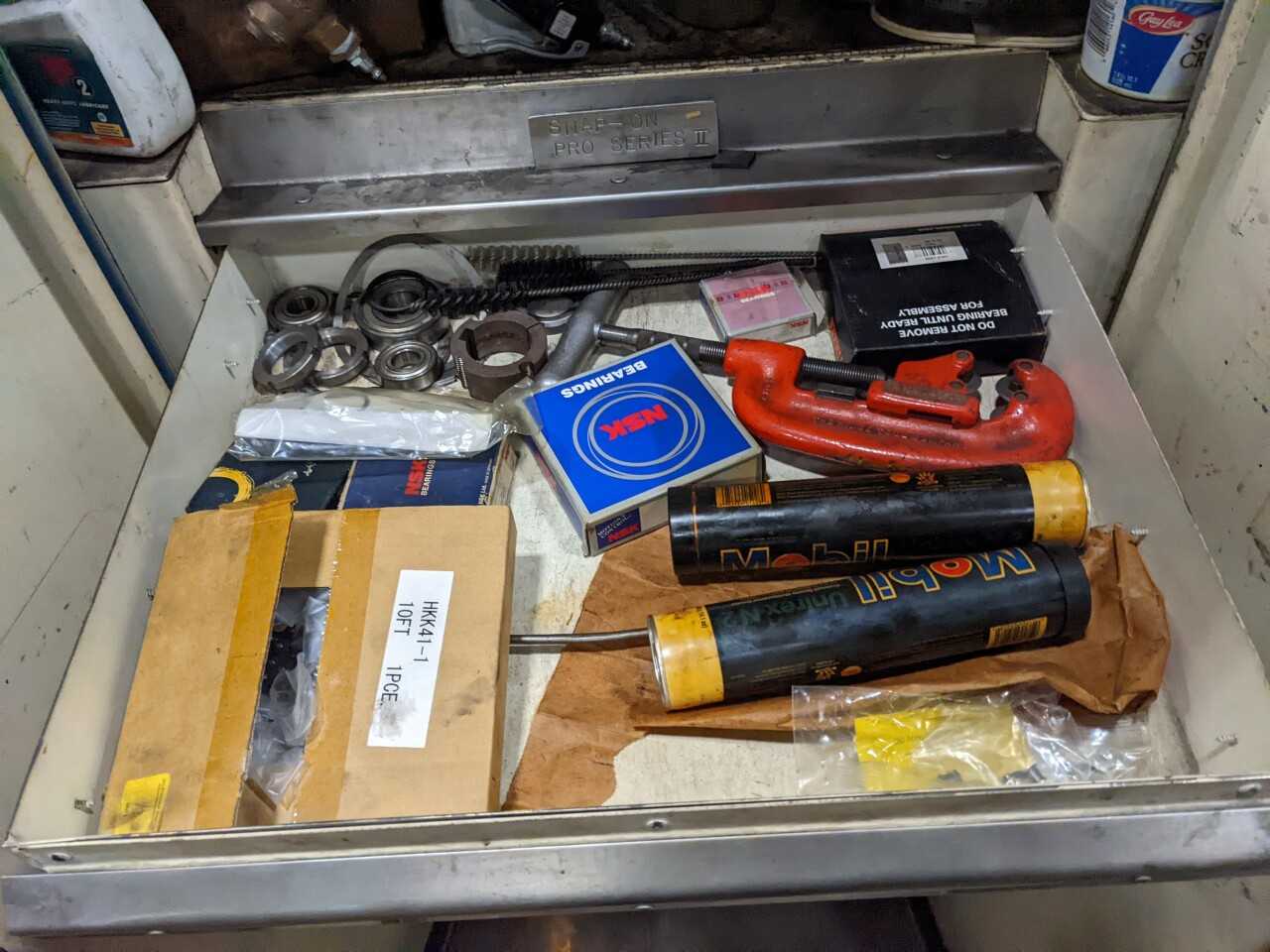 7 DRAWER TOOL CABINET LOCKER WITH CONTENTS, ASSORTED MACHINE PARTS, BEARINGS, HOIST, CLAMPS, GREASE GUNS - TOOL STORAGE