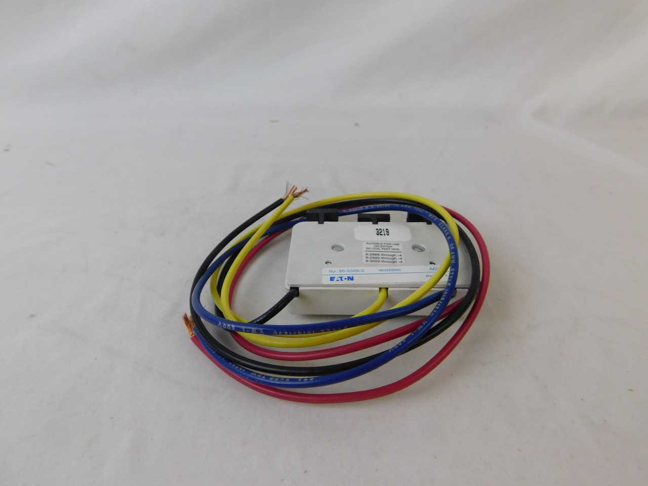 Quantity of 3 New Surplus Eaton 86-5359-3 Switch Momentary - ELECTRICAL COMPONENTS