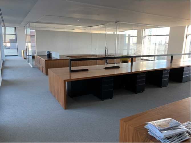 1 Lot of High-End Office Furniture - MISCELLANEOUS