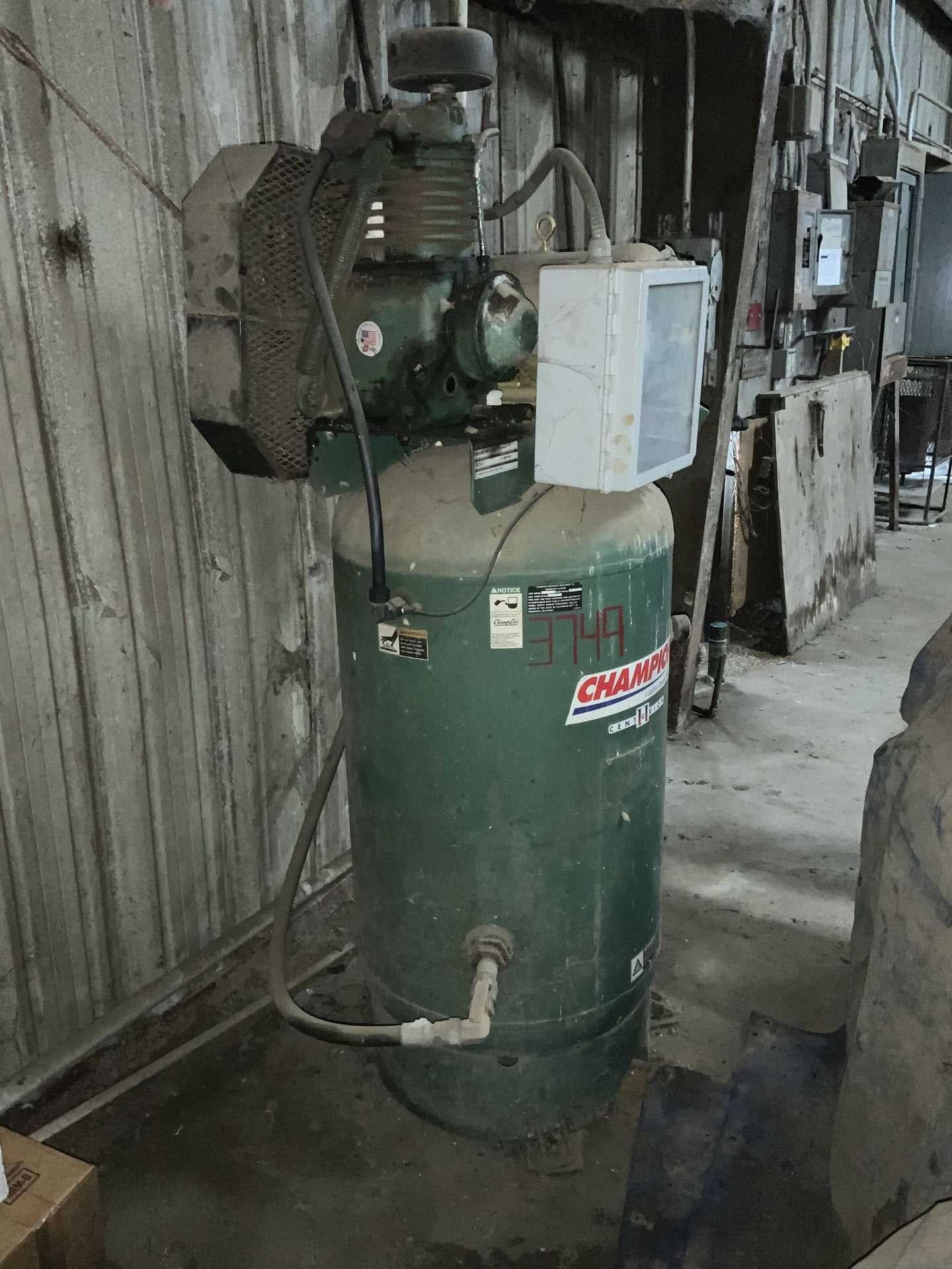 GARDNER DENVER CHAMPION 7.5 HP AIR COMPRESSOR - AIR COMPRESSORS