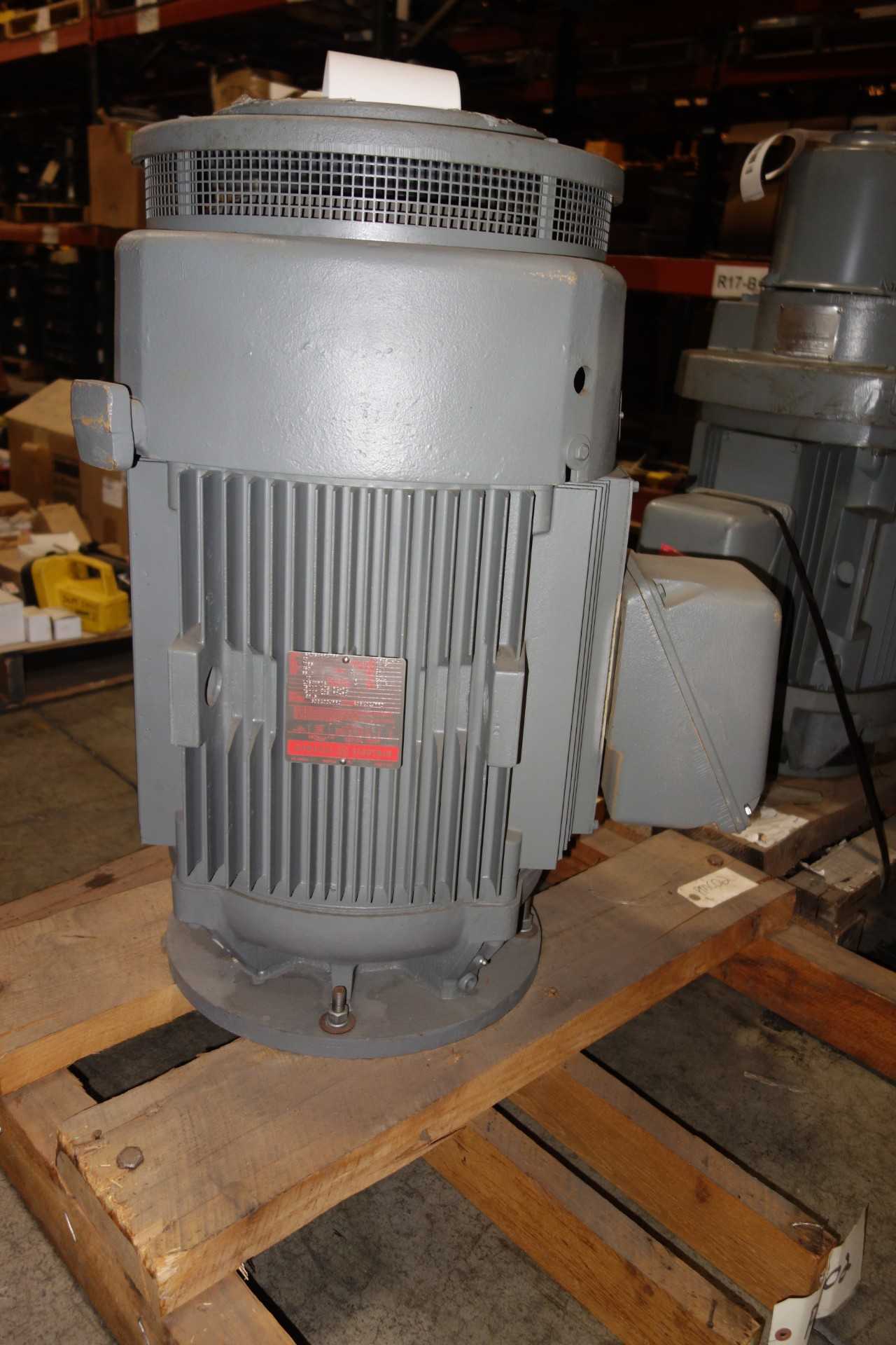 LOT OF GENERAL ELECTRIC VERTICAL MOTORS - ELECTRIC MOTORS