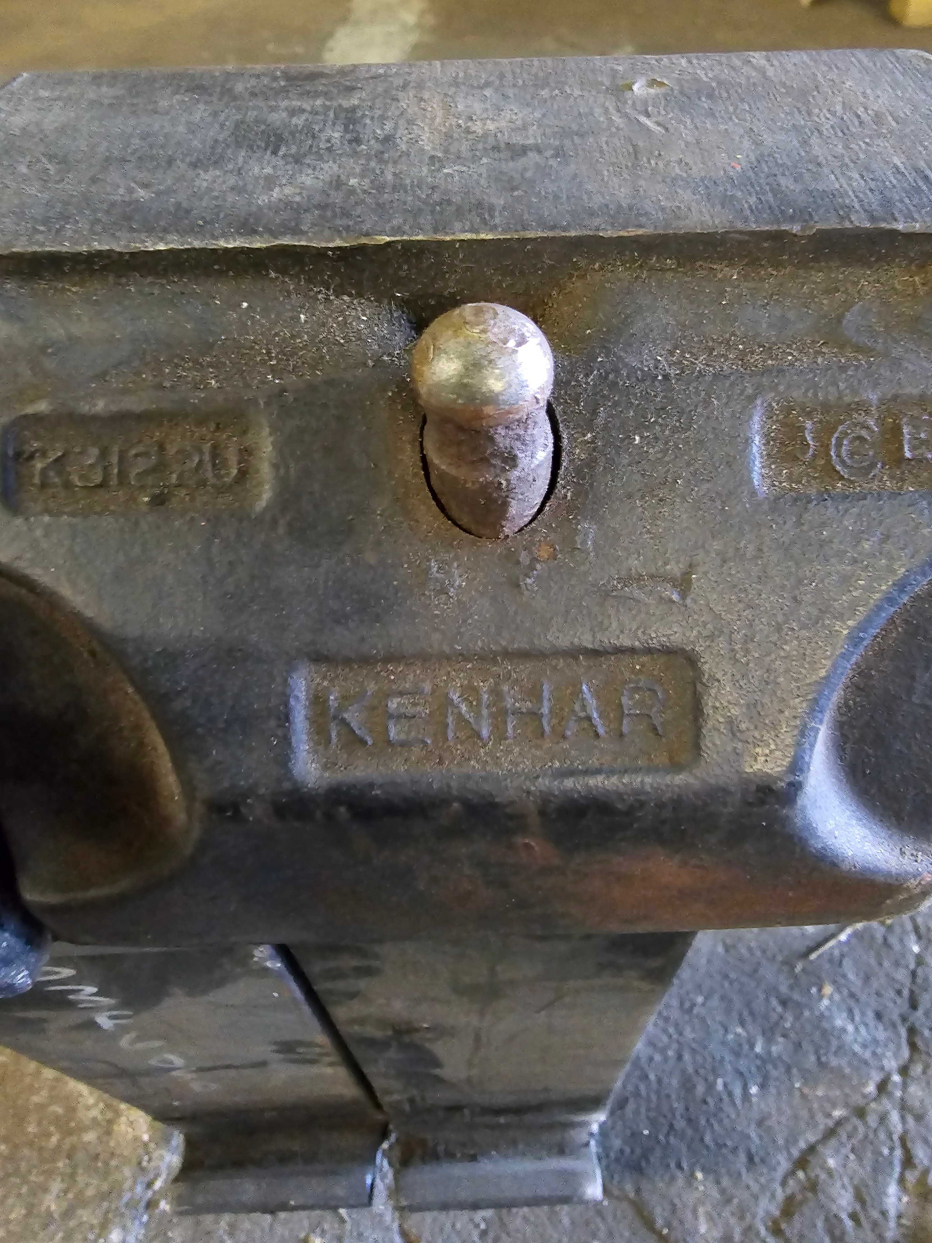 PAIR OF KENHAR K3122U 60" LIFT TRUCK FORKS - MATERIAL HANDLING EQUIPMENT