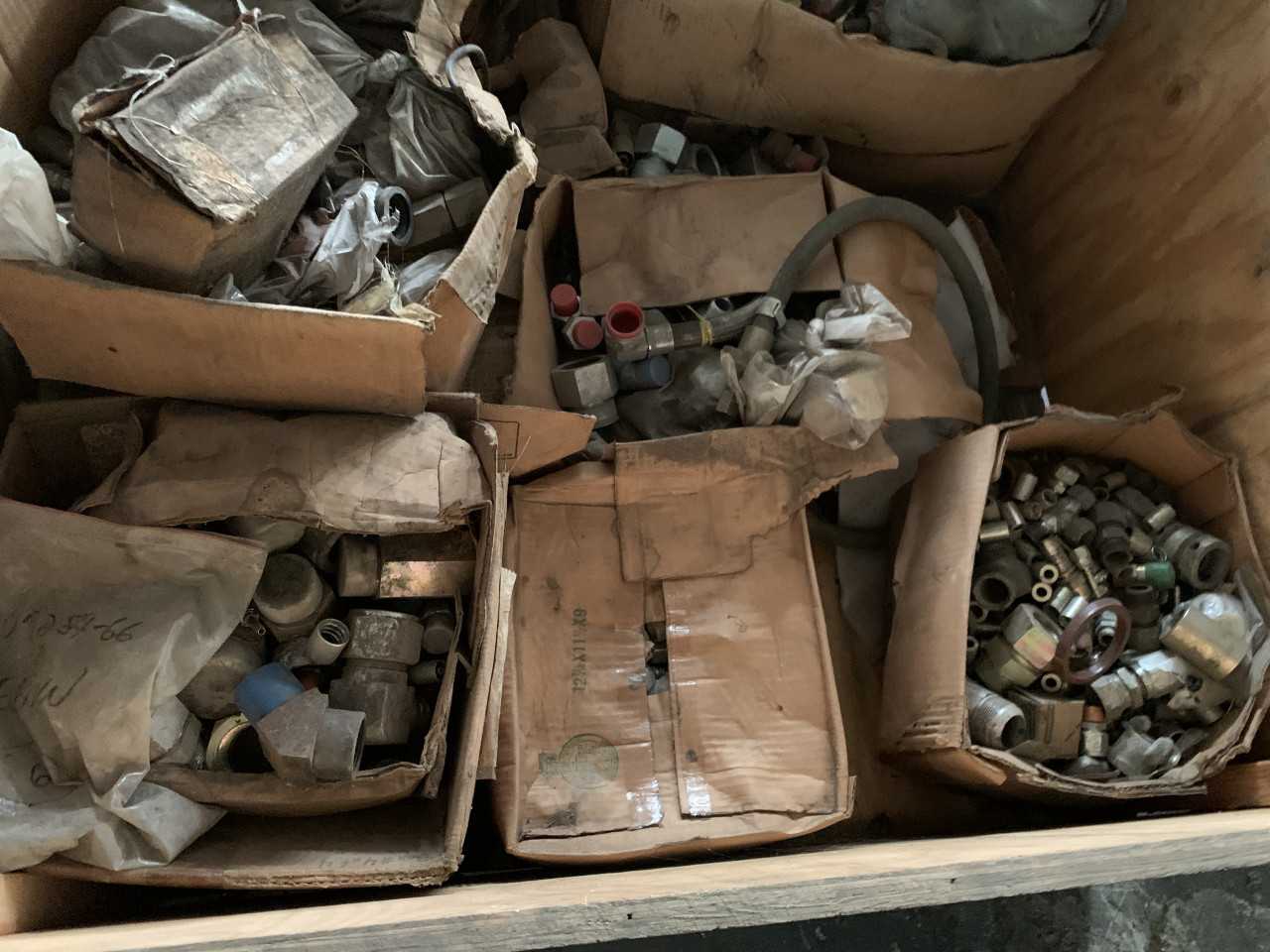 LARGE CRATE OF NEW HYDRAULIC FITTINGS PARKER ETC. - PROCESS EQUIPMENT