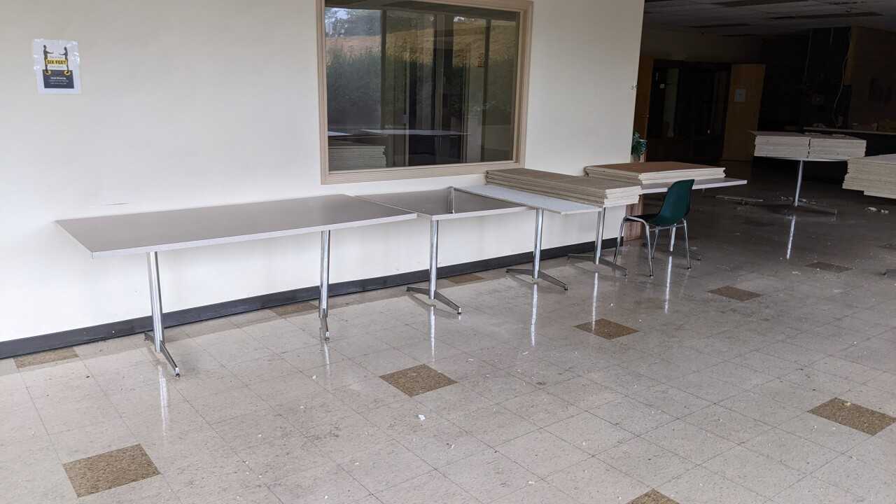 LOT OF 9 LUNCH ROOM TABLES - PLANT & FACILITY