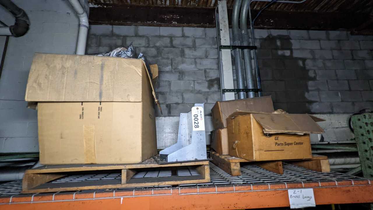 Lot of 2 pallets of GE Parts and Intecolor E2oFPC 208 - LIGHTING Lot of 2 pallets of GE Parts and Intecolor E2oFPC 208 - LIGHTING