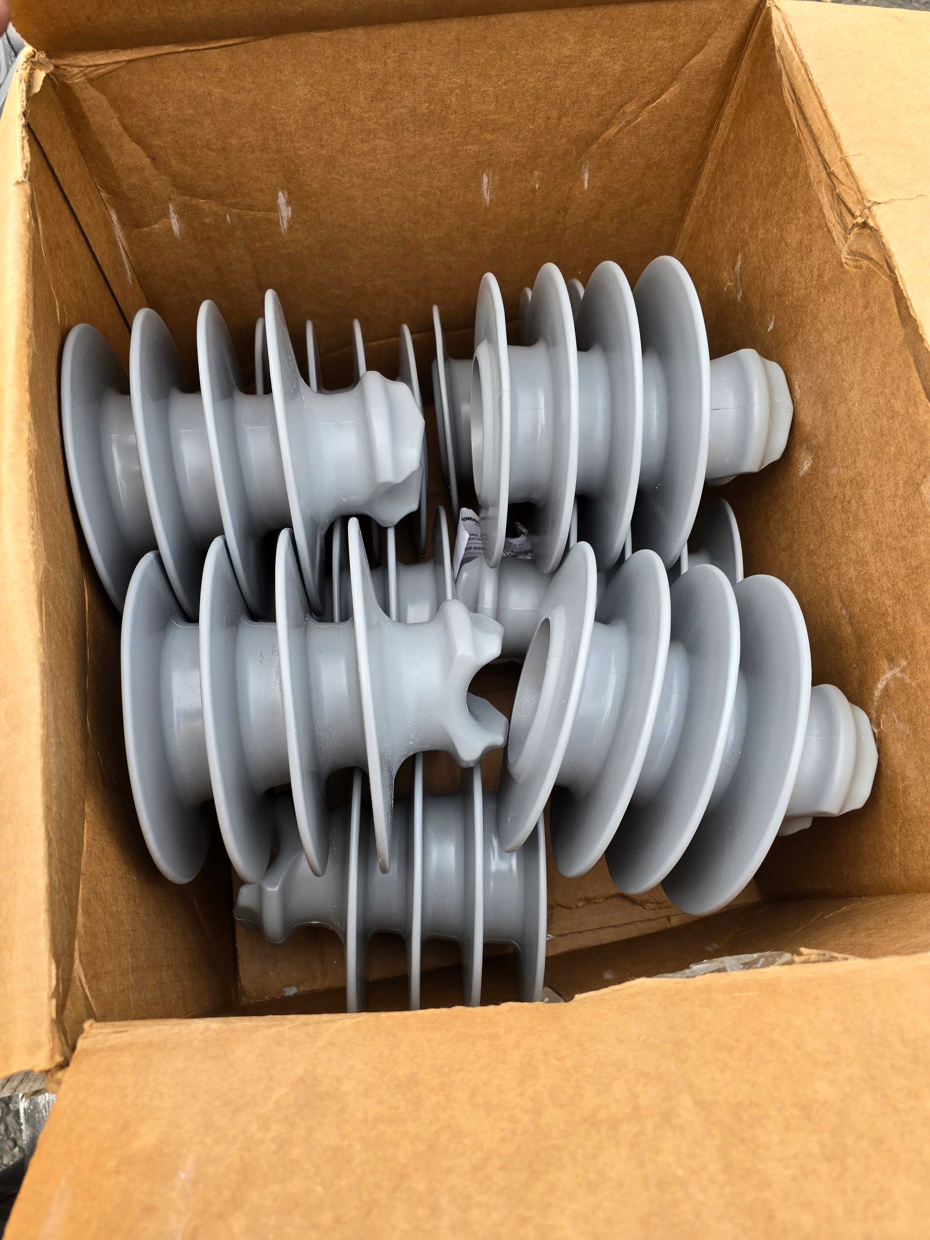 LOT OF 2 BOXES OF PREFORMED 35 KV NECK TIE TOPS - ELECTRICAL COMPONENTS LOT OF 2 BOXES OF PREFORMED 35 KV NECK TIE TOPS - ELECTRICAL COMPONENTS