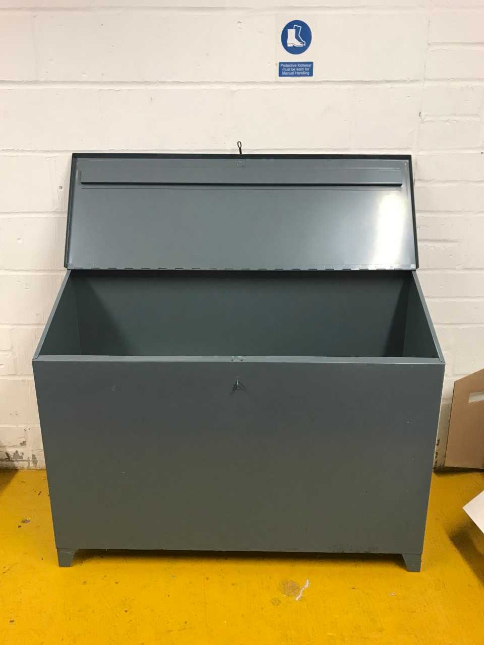 Metal storage container x 2 - TOOL STORAGE