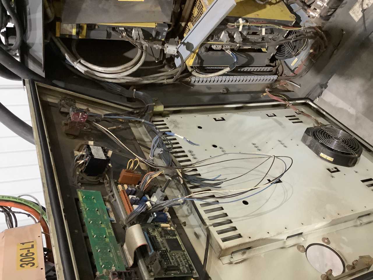Fanuc 2000IA 200F  (No guarantee operational) - INDUSTRIAL ROBOTS