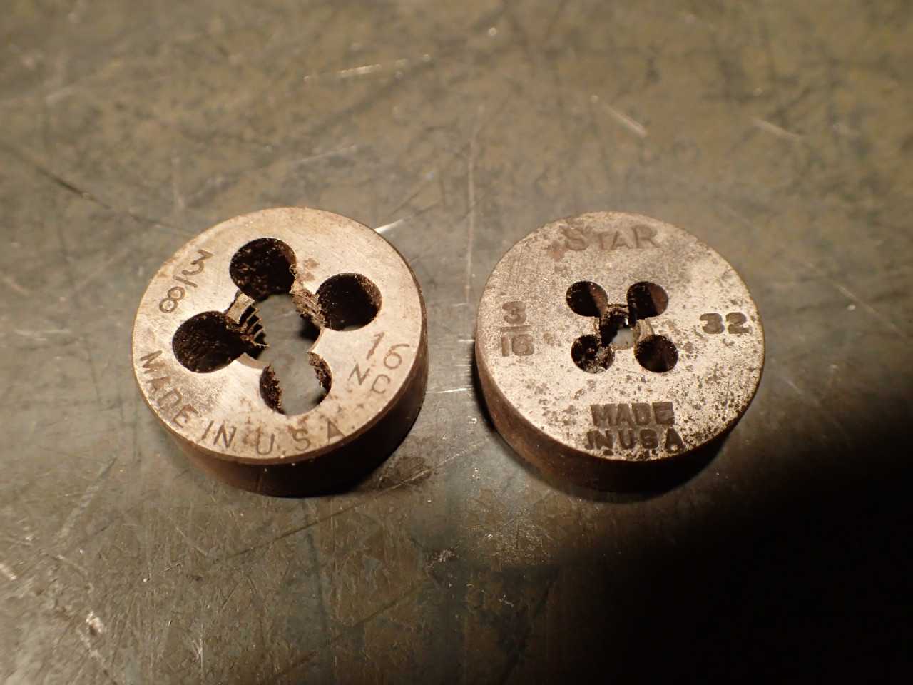 1" Round Body Lathe Tailstock Threading Die Holder .700" Straight Shank +21 Dies - HOLEMAKING TOOLS