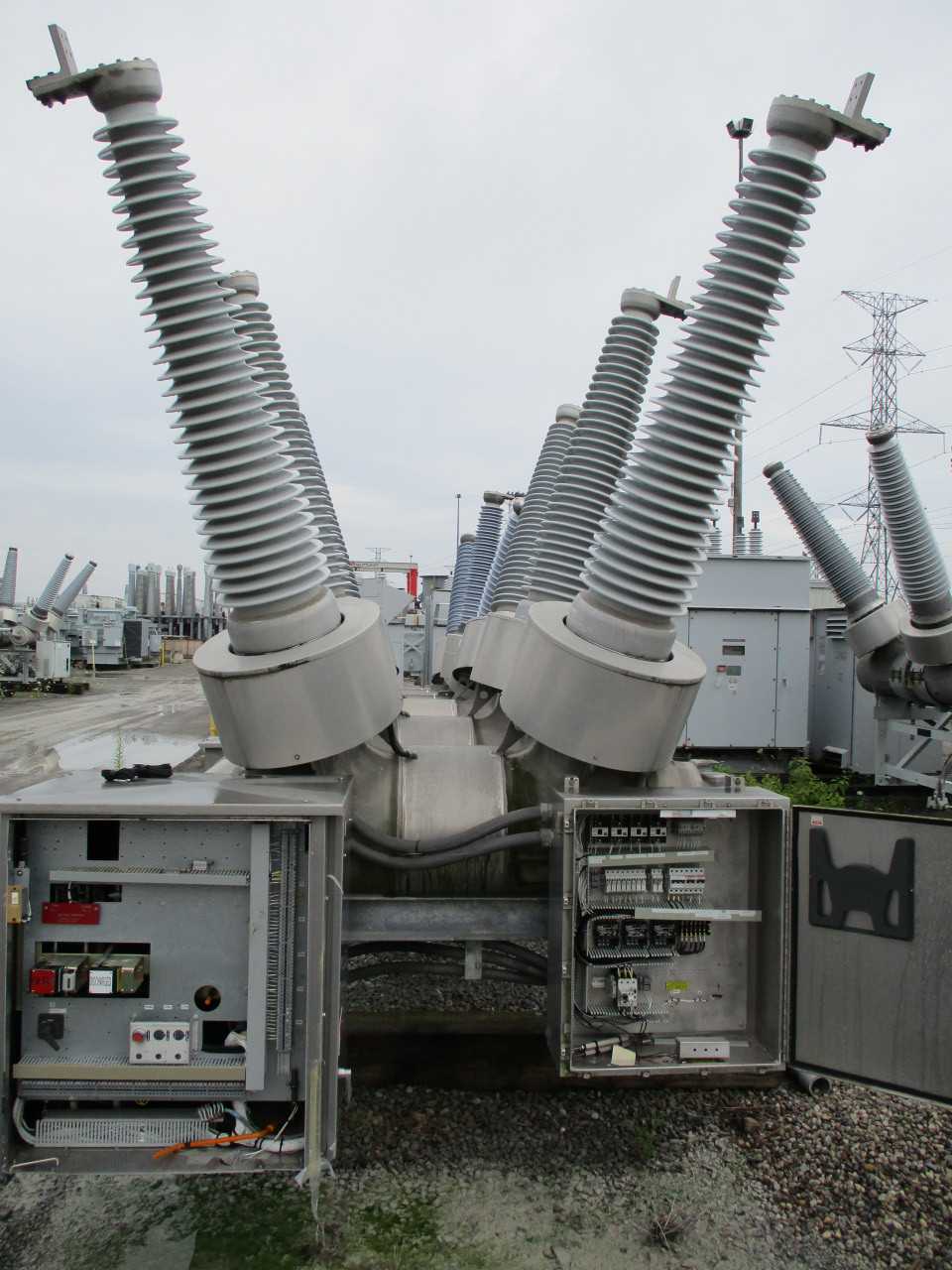 ALSA SF6 Breaker. Type HGF-1014. 242KV, 3000A. 60hz. - CIRCUIT BREAKERS