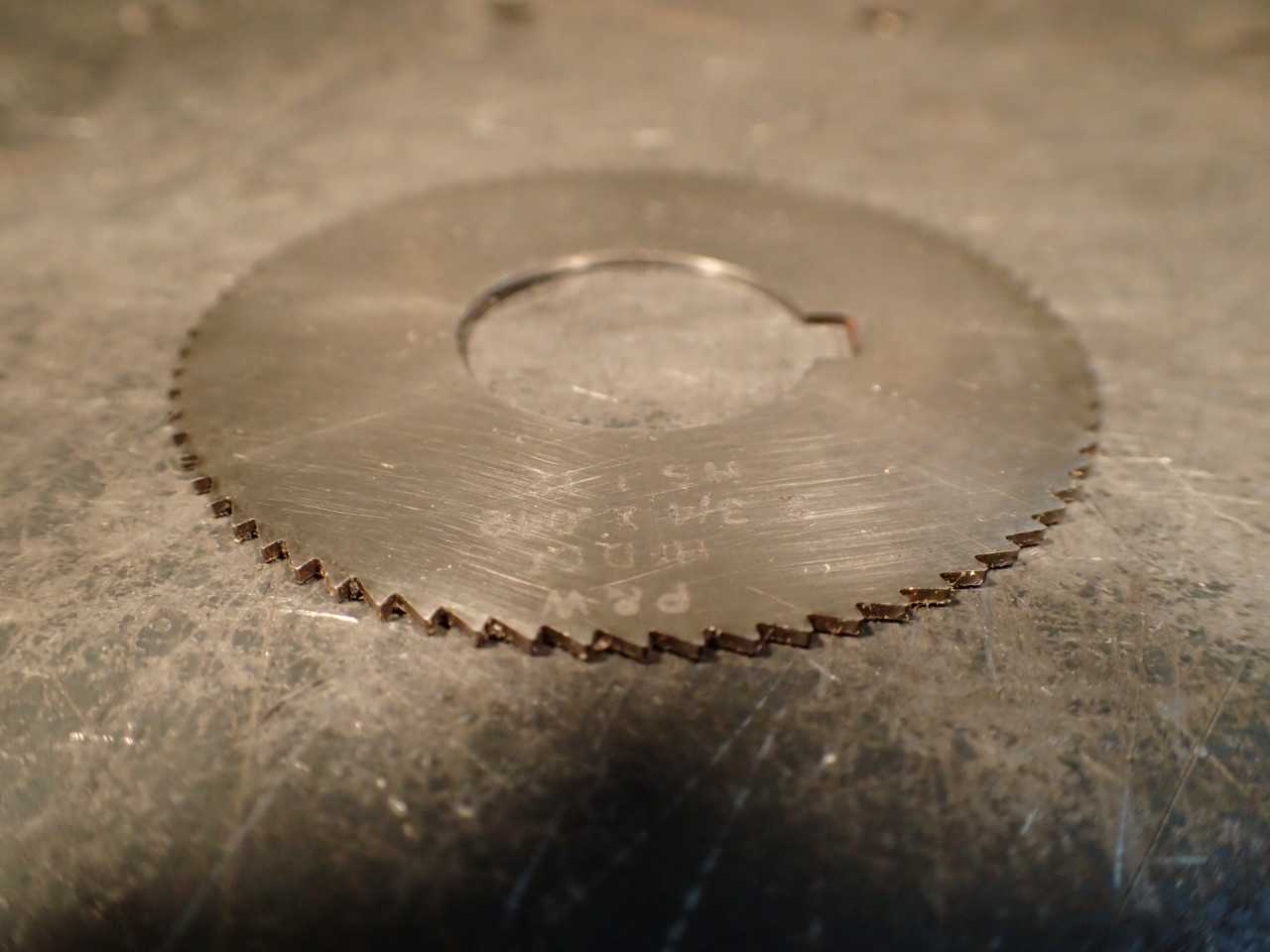 P&W .042" x 2-1/2" Horizontal Milling Cutter Metal Slitting Saw: 1" Arbor Hole - MILLING TOOLS
