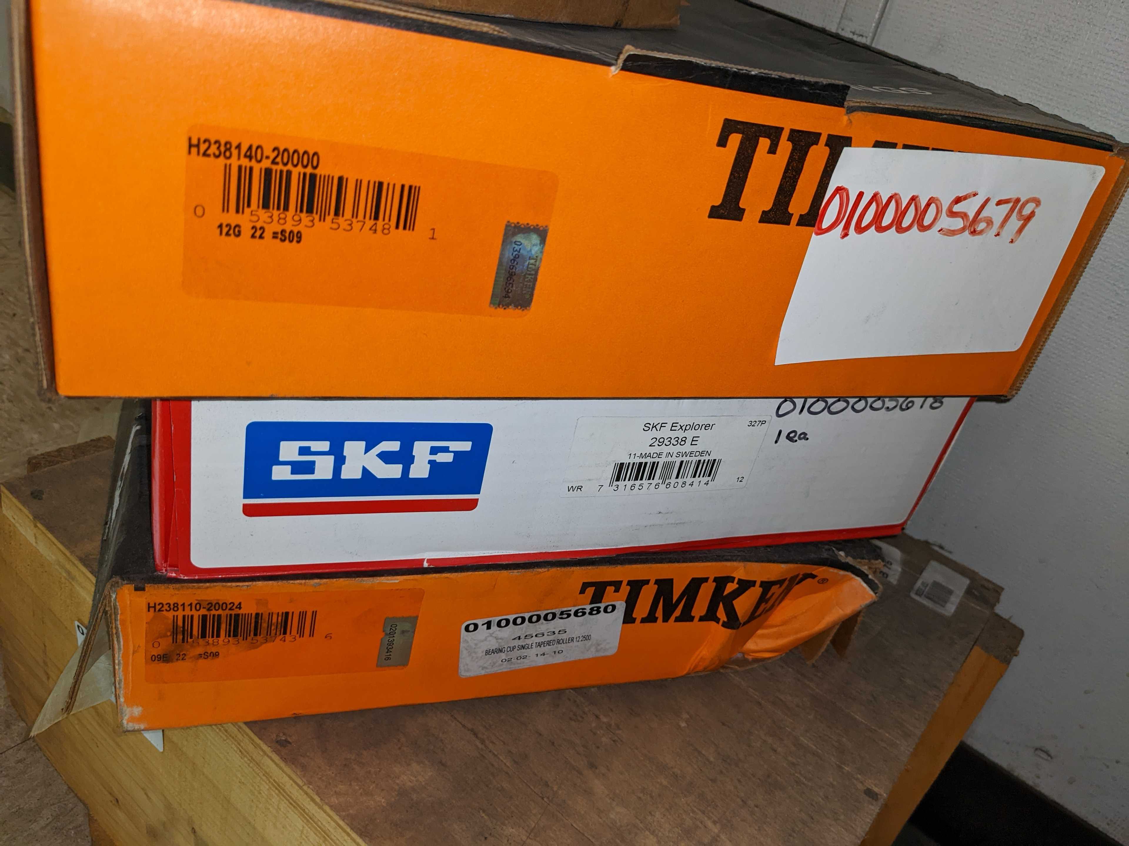 LOT OF ASSORTED BEARINGS ETC - BEARINGS