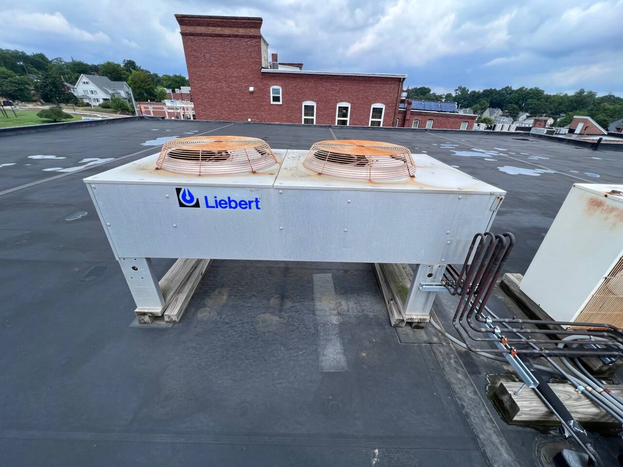 Buy LIEBERT CDF165LA DATA CENTER AC CONDENSER u0026 LIEBERT VH125AUDAEI DATA  CENTER AIR HANDLER Lot #1 on the Aucto Marketplace