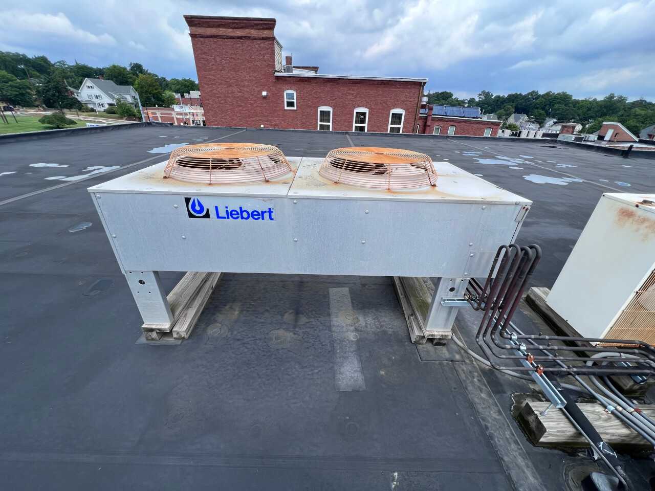 LIEBERT CDF165LA DATA CENTER AC CONDENSER & LIEBERT VH125AUDAEI DATA CENTER AIR HANDLER - HVAC EQUIPMENT