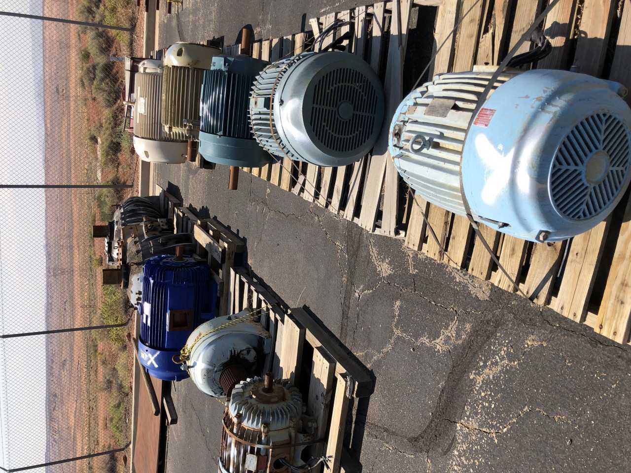 One lot of several motors - ELECTRIC MOTORS