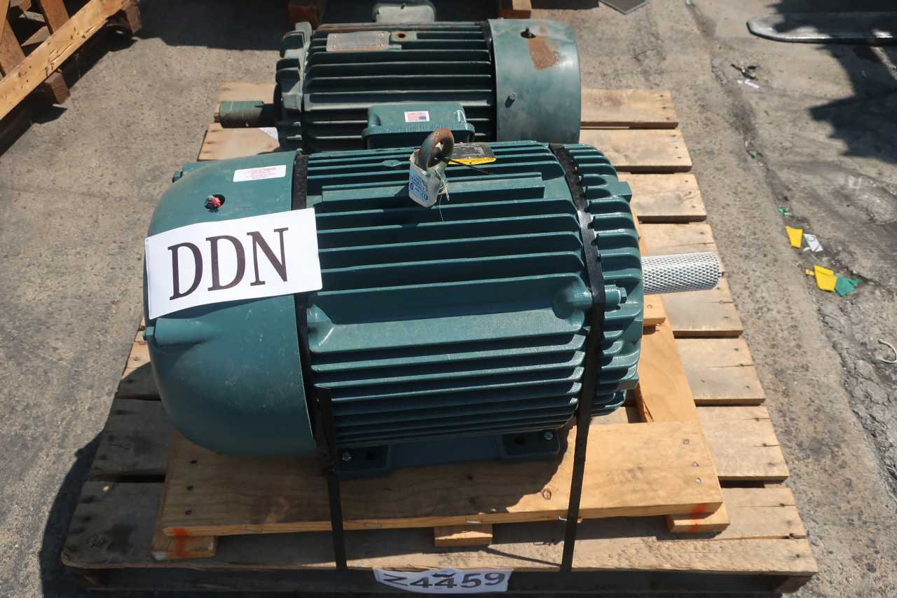 LOT OF 2 ASSORTED MOTORS BALDOR TOSHIBA - ELECTRIC MOTORS