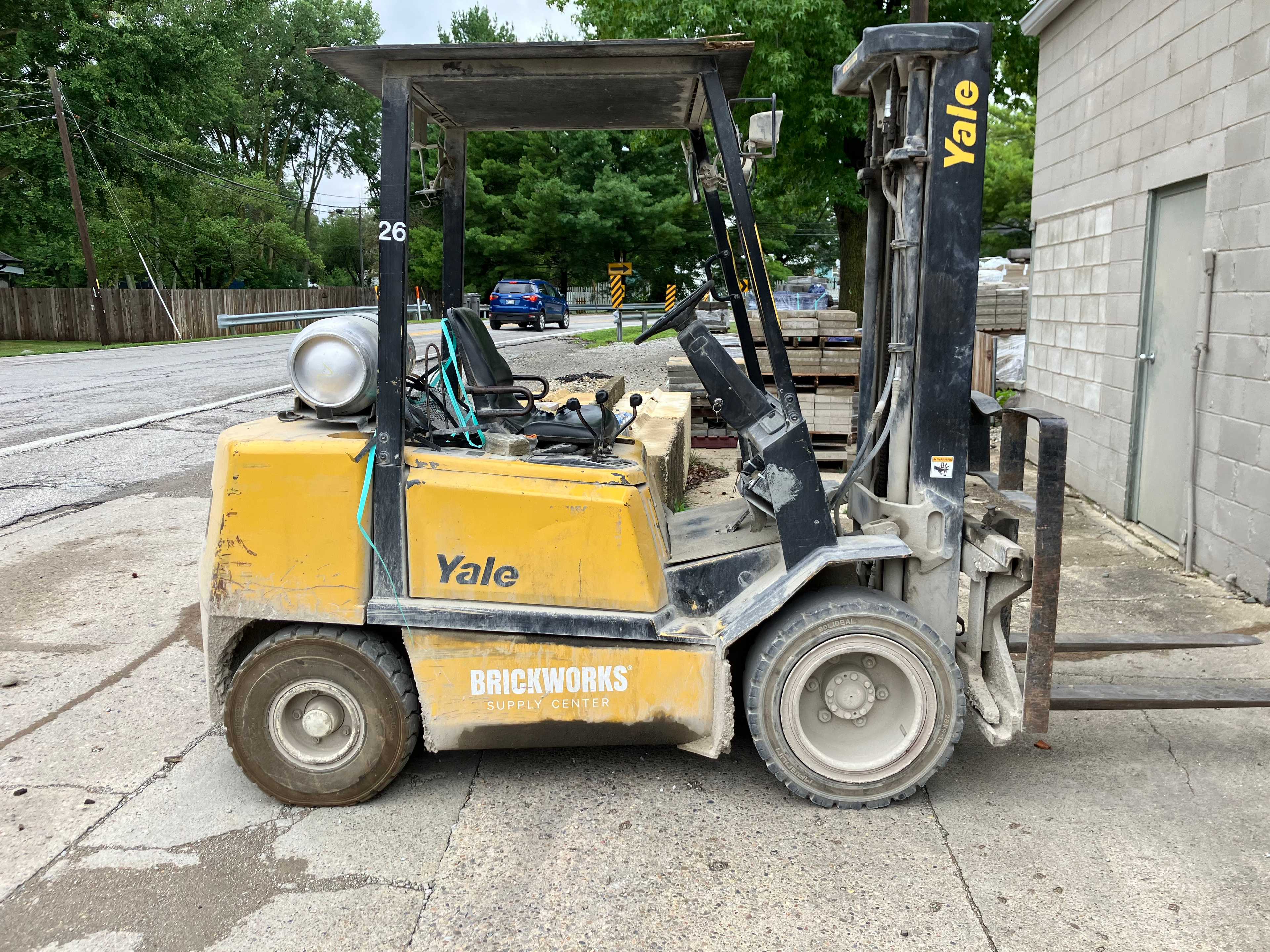 2001 YALE LP COUNTERBALANCE FORKLIFT - SIT-DOWN FORKLIFT