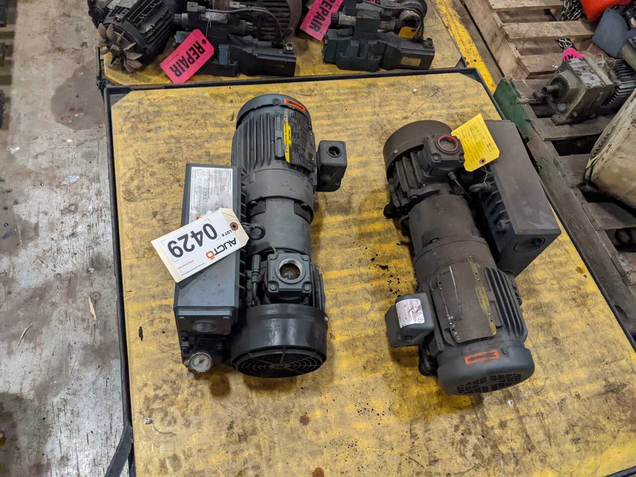 LOT OF 2 BUSCH RA0025.F506.11XG VACUUM PUMP (NEED REPAIRS) - VACUUM PUMP