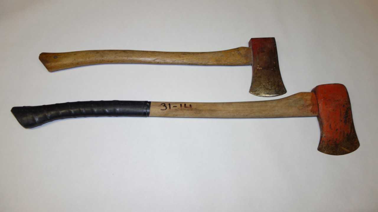 LOT OF 2 ASSORTED AXES - HAND TOOLS