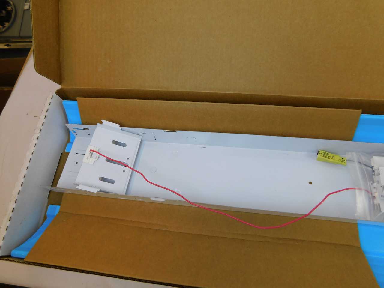 Atlas IFA4132UEI8W Lighting Fixture 120-277VAC 32 Watts - LIGHTING